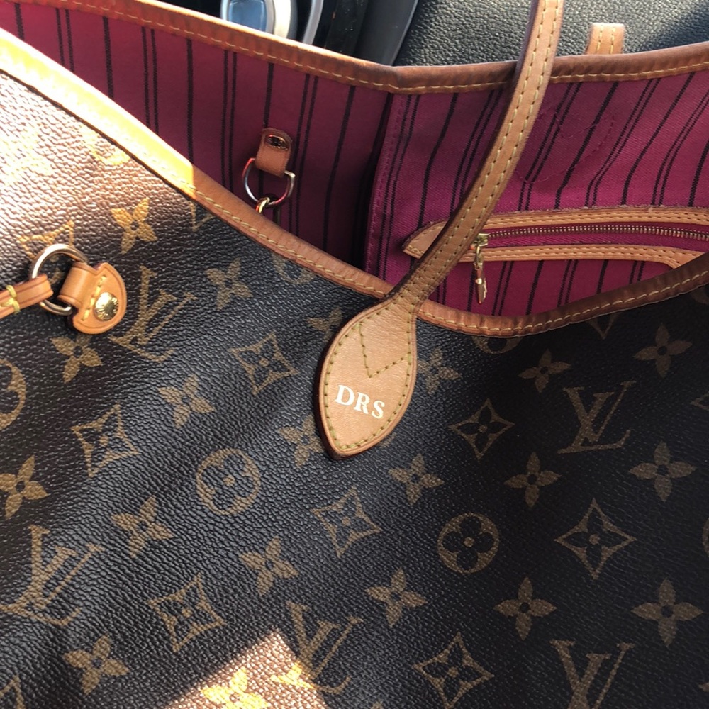 I ONLY SELL AUTHENTIC ITEMS ONLY